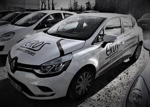 Voiture de fonction noir et blanc